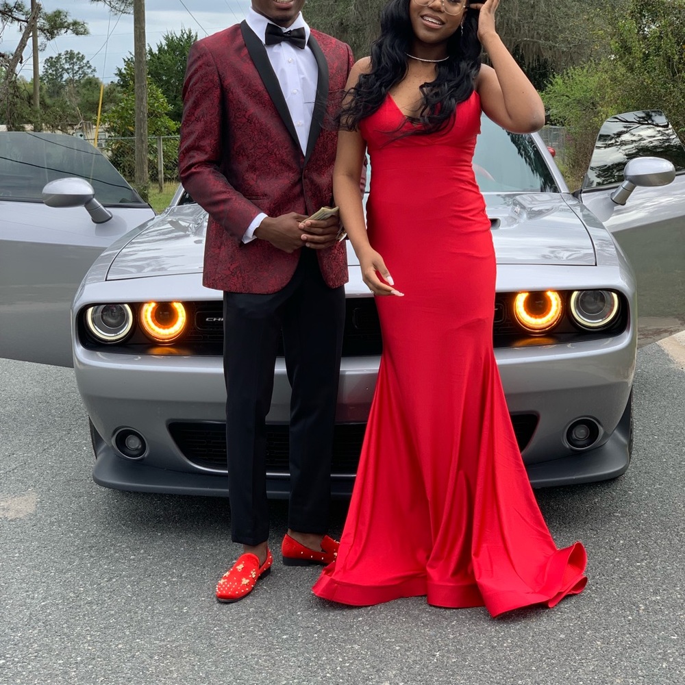 RED PROM DRESS - Picture 4 of 5